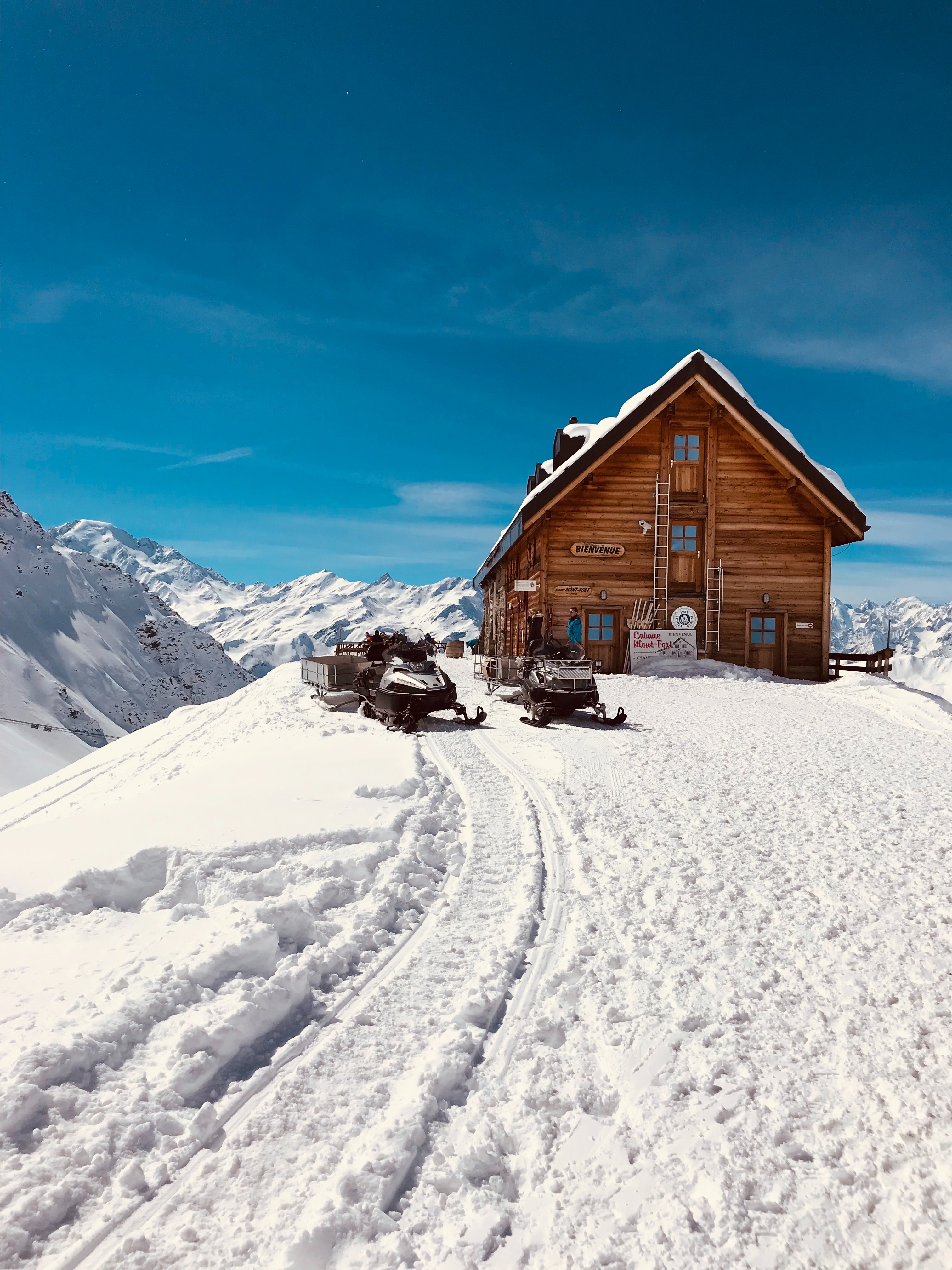 Exclusive ski chalet rentals in prime locations